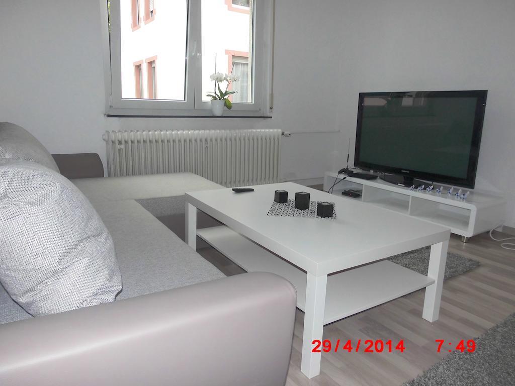 Frankfurt Airport & Fair Apartment Kelsterbach Habitación foto